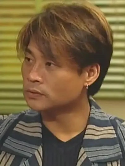 家境清貧提早投身社會工作