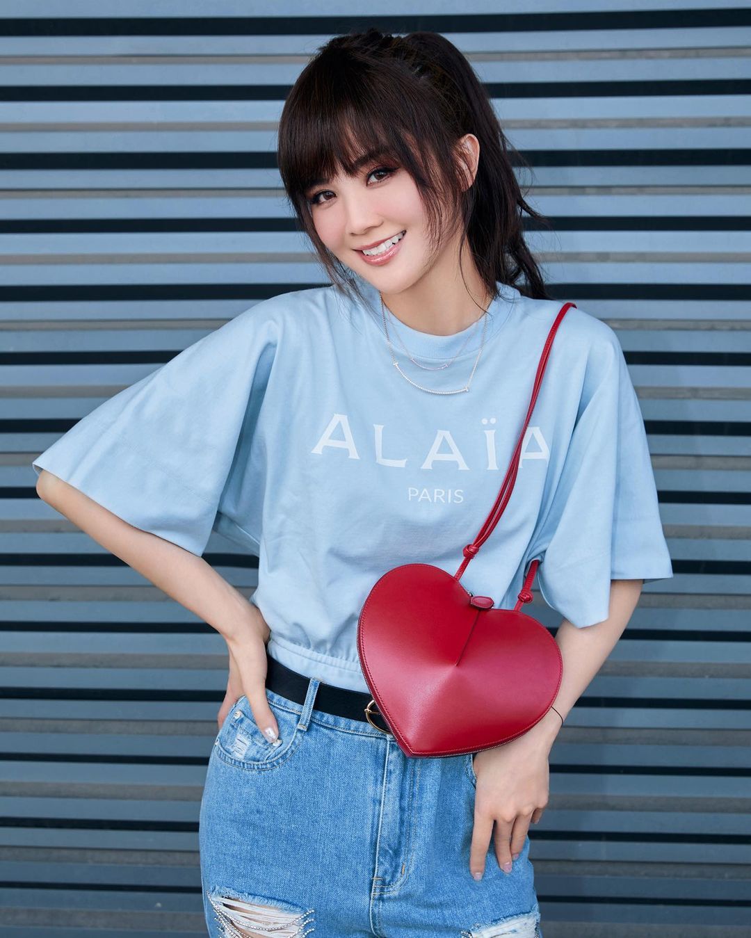 蔡卓妍也有同牌子的心型袋