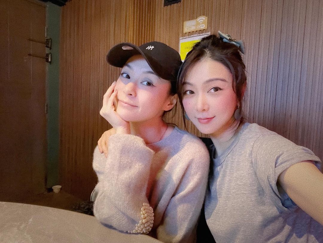 薛凱琪與阿嬌合照掀起討論。