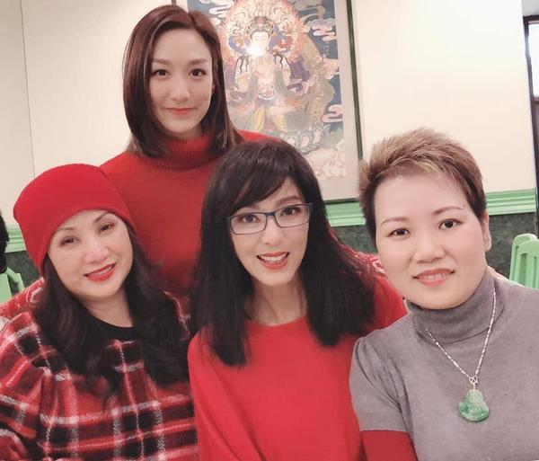 雖然周秀蘭已退出娛樂圈,但仍有同圈中朋友聚會。