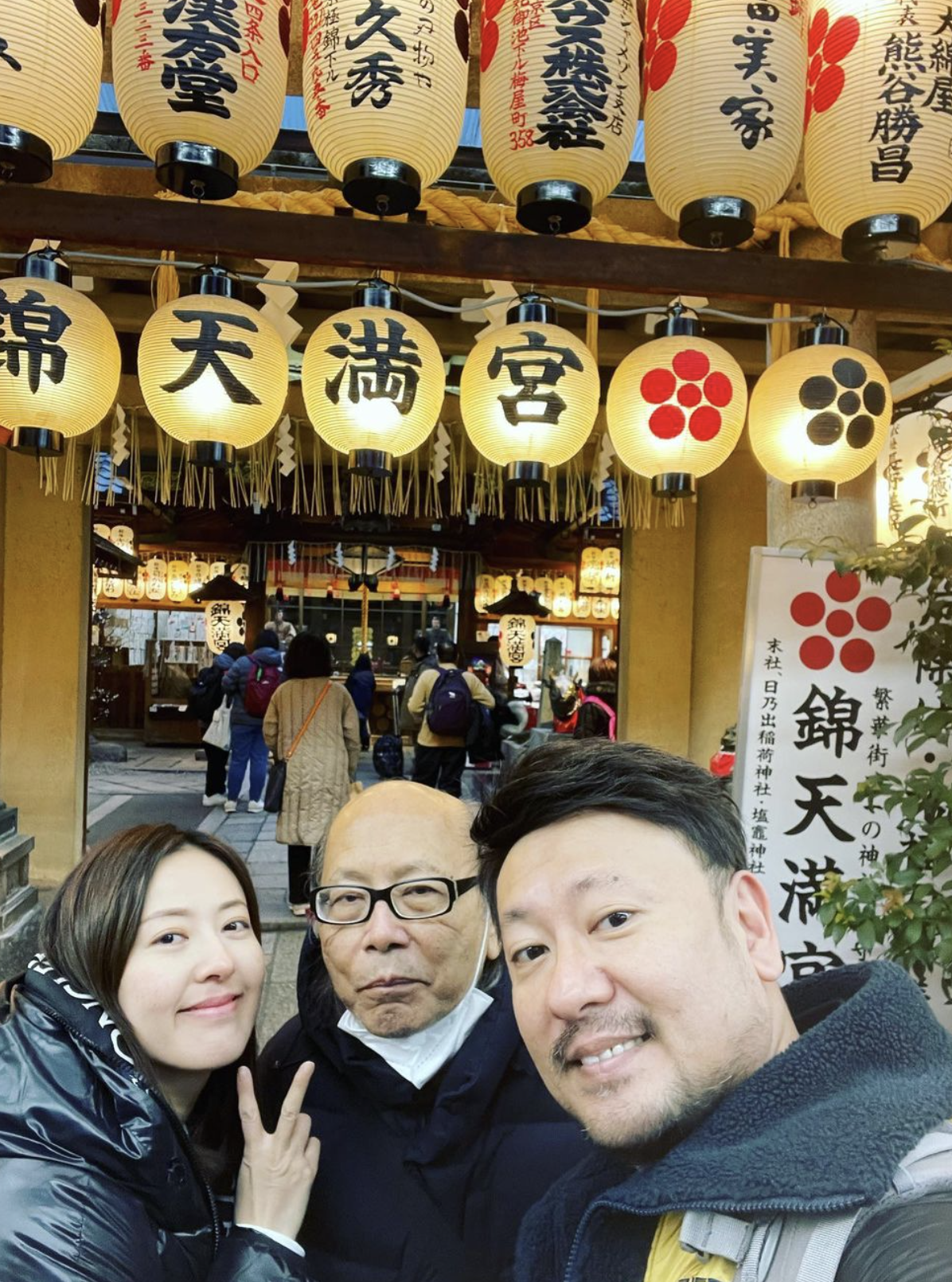 近日唐詩詠跟爸爸和年長5年的哥哥Brian一起去京都旅行