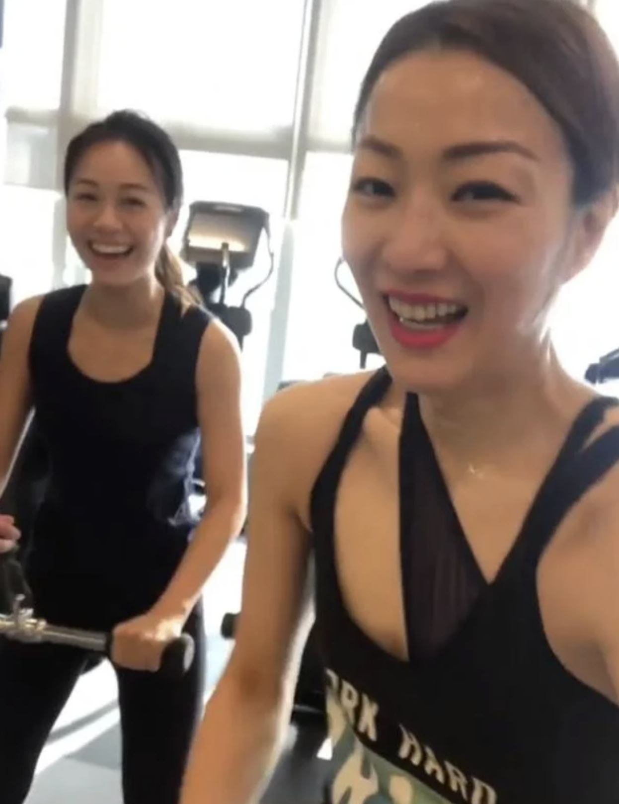鄭秀文曾與黃心穎一同做GYM