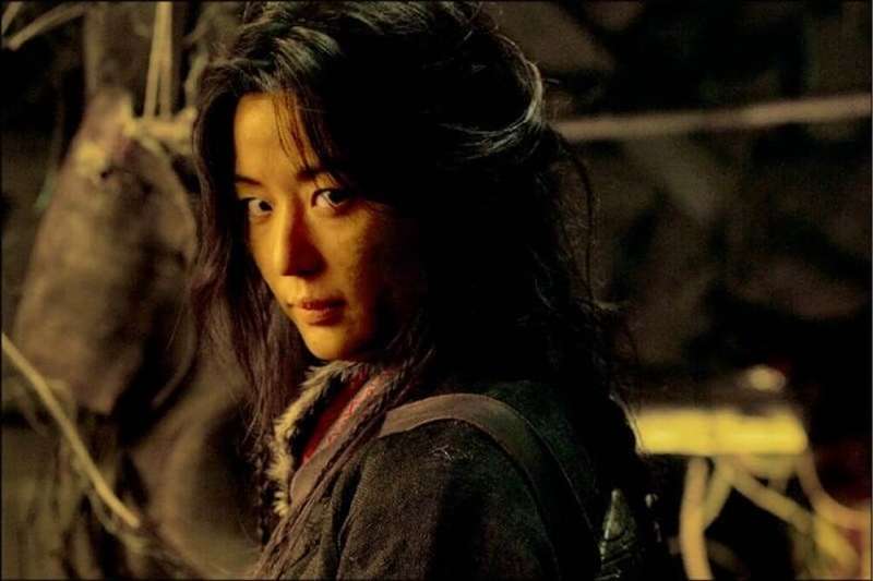 傳《雅信傳》講述由全智賢飾演的「雅信」與生死草的起源故事。