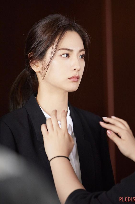 面對同事我們還是要謹言慎行,保持基本的同事關係便足夠。