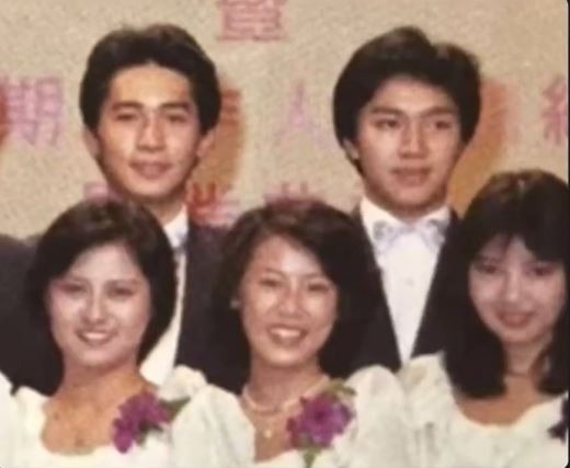 梁朝偉這次談及他與周星馳在1982年一同報考TVB藝員訓練班前已經認識。
