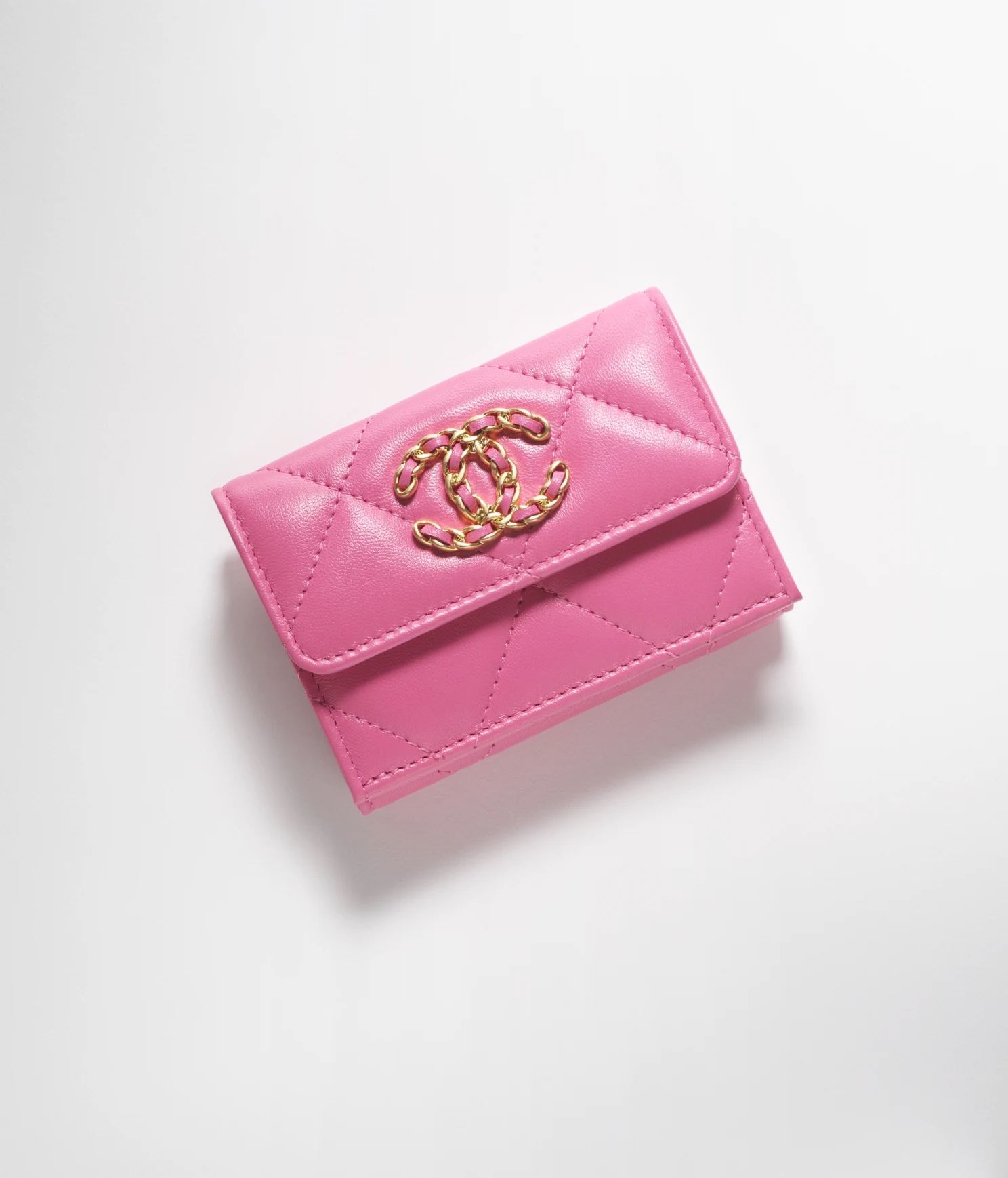 CHANEL 19 小號垂蓋錢包 $8,000