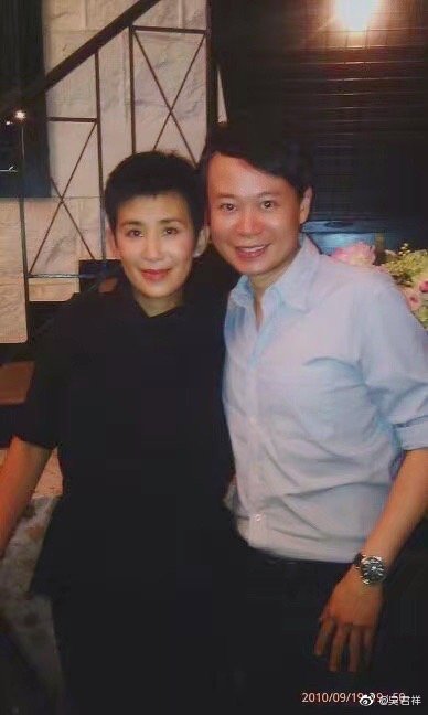 吳君如與吳君祥早年合照。