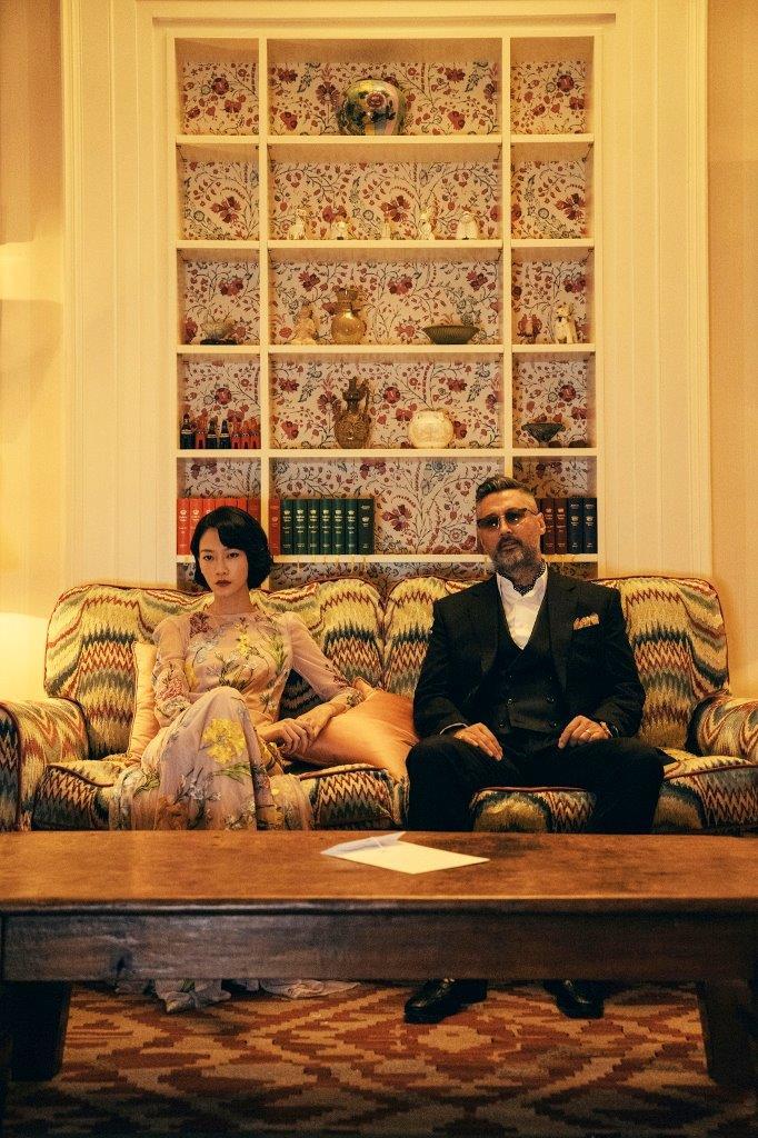 豪宅位於山頂中峽道15號,佔地9000呎的超級豪宅。