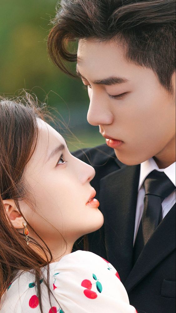 建議兩人談職場戀愛前,必須事先約定好彼此和異性相處的方式。