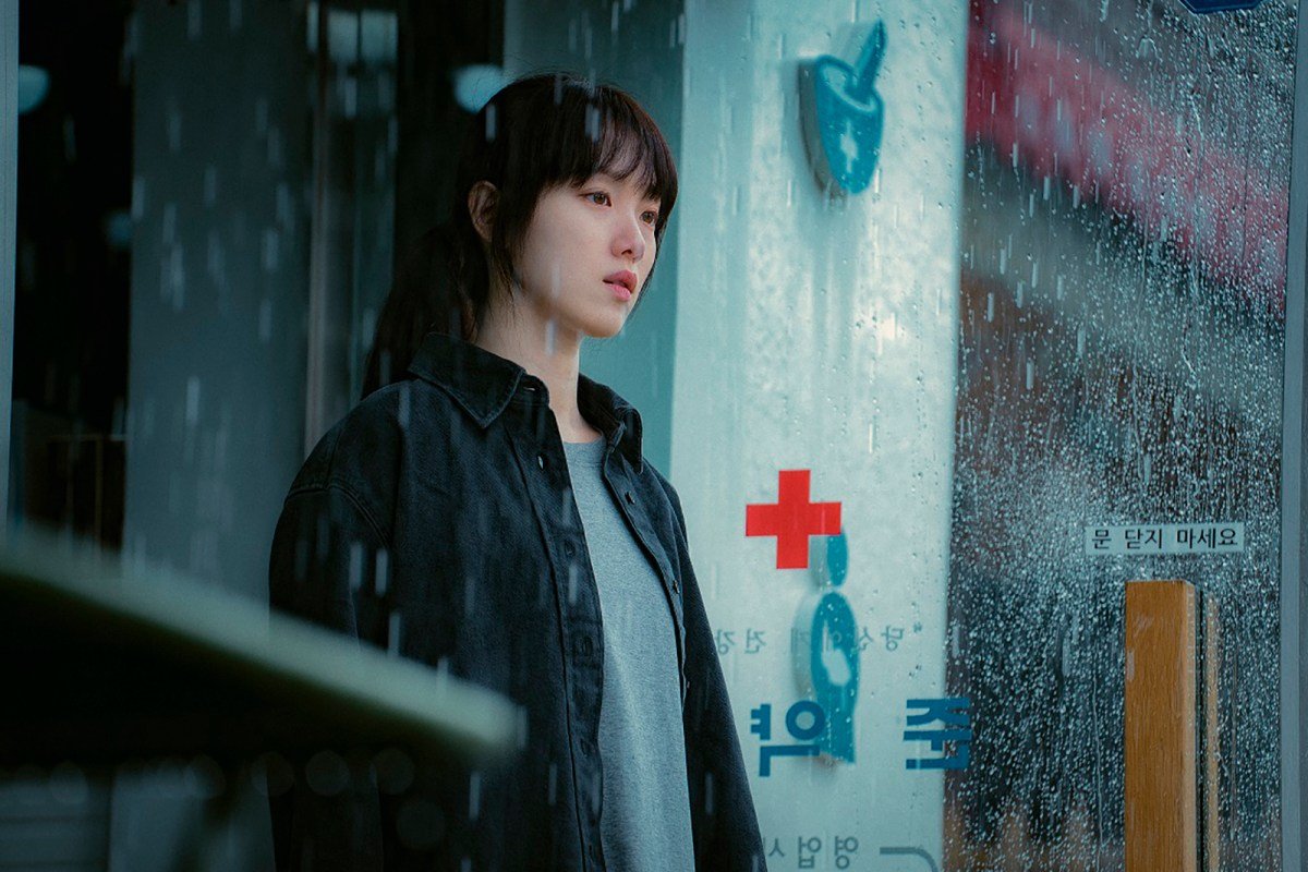 韓劇《這是愛情嗎》由被譽為浪漫愛情劇大師的導演李光英執導,並由金英光、李聖經領銜主演。