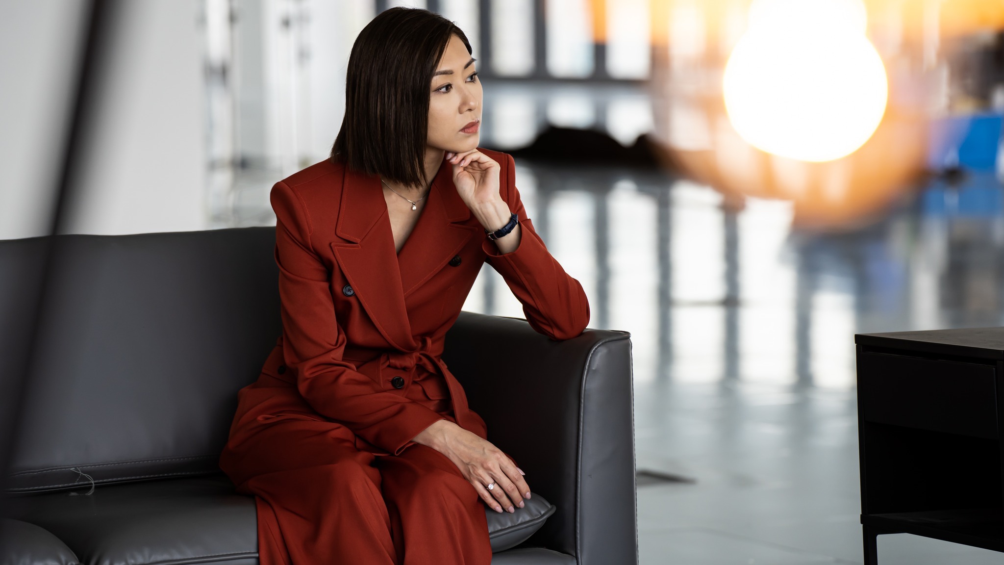 劇中二人同年,小方是胡定欣老公與前妻所生。