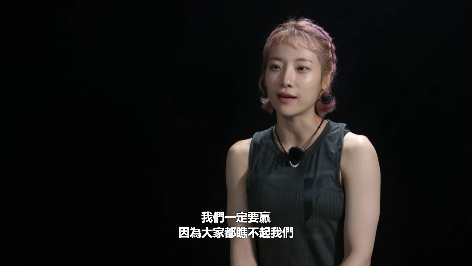 在《體能之巔》中沈音燈的身型對比一眾壯碩的參賽者不是特別出眾，令很多人認為身型嬌小的她在這些比賽中難以突圍。