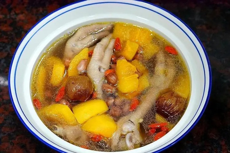 淮山茨實木瓜雞腳瘦肉湯