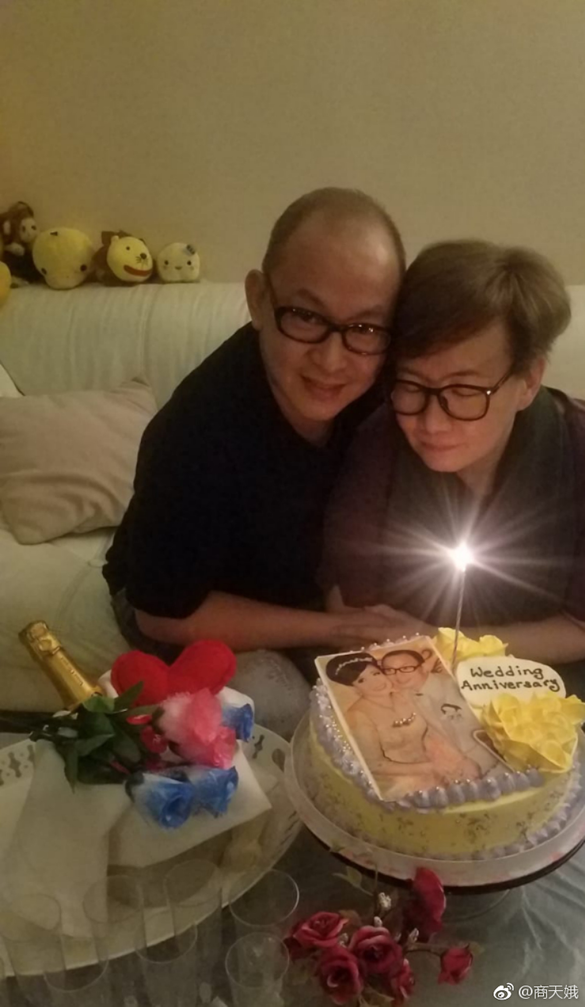 2010年,商天娥宣布跟交往4年的圈外男友李偉誠結婚。