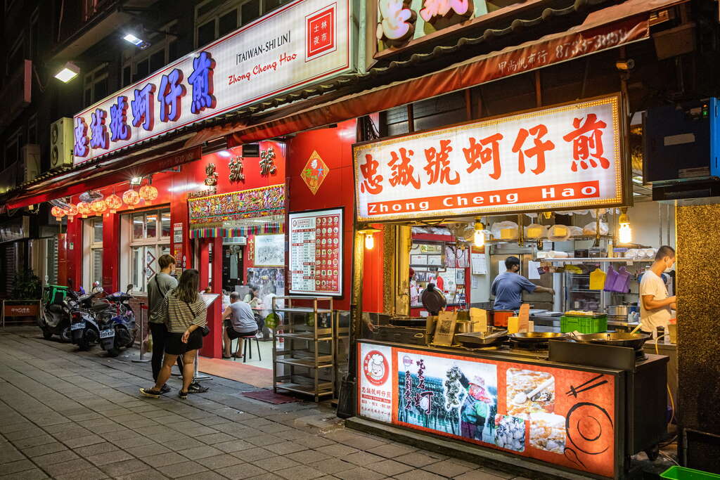 以陽明戲院及慈誠宮為中心,包含了文林路、大東路、大南路等熱鬧街市集結而成,並以各種傳統小吃聞名內外。