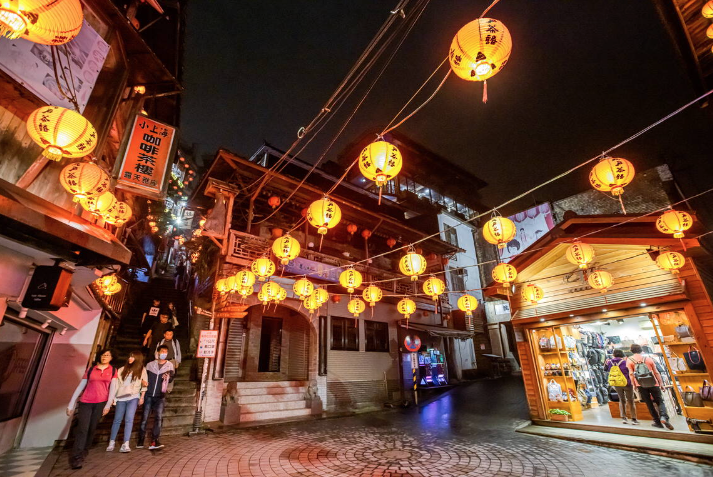 九份位於臺灣新北市瑞芳區的一個地區,與基隆山遙望。