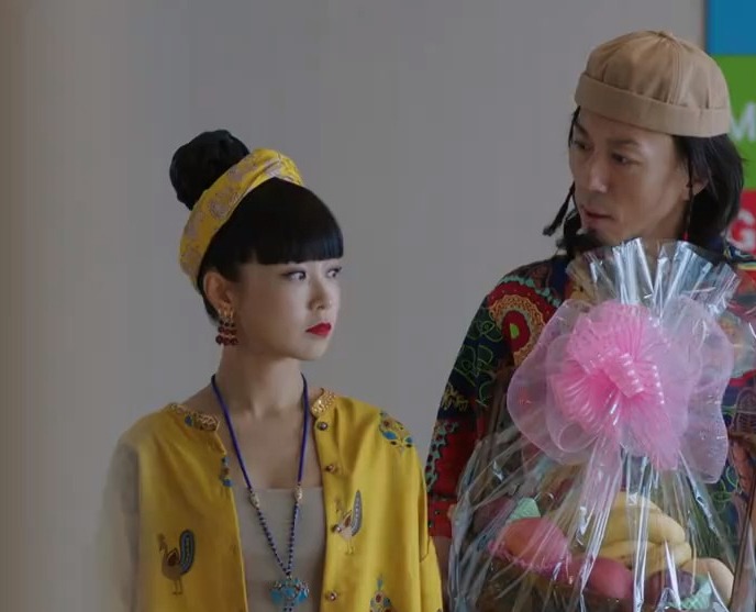 糖妹出場時都會有不同的色調,上下身襯得極匹配,相當有心思。