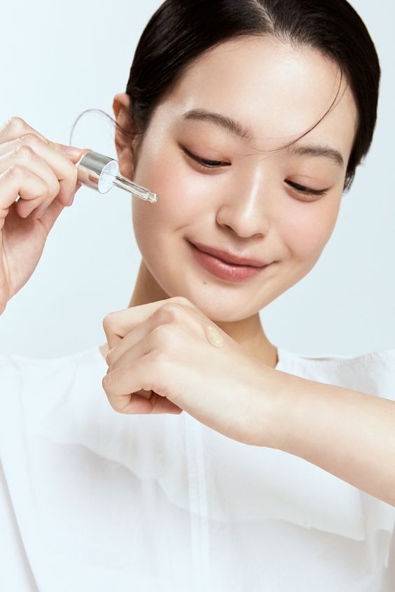 護膚油隱藏用法3:改善浮粉問題