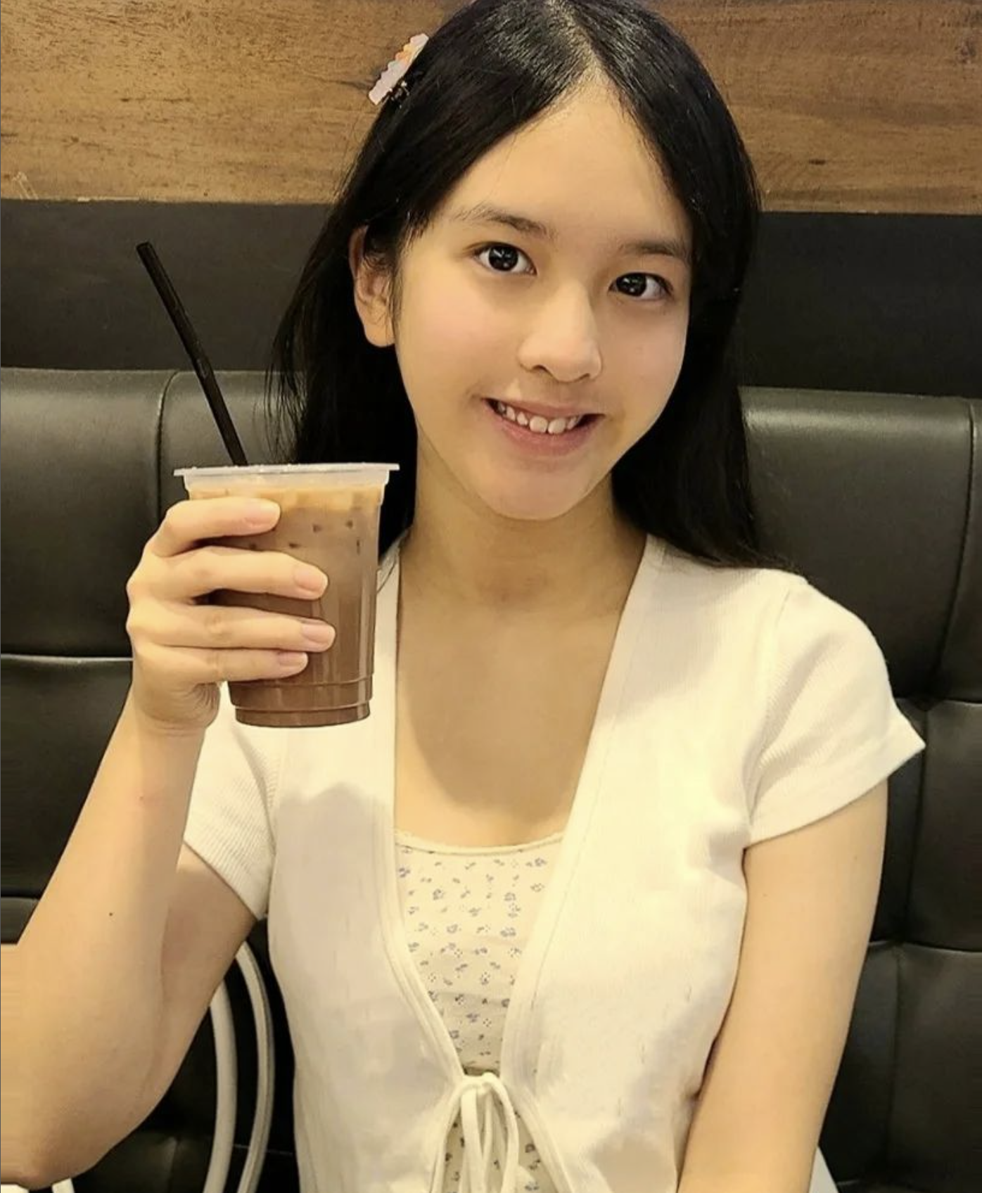 身型高䠷的陳偲穎已經與昔日楚楚可憐的小妹妹判若兩人