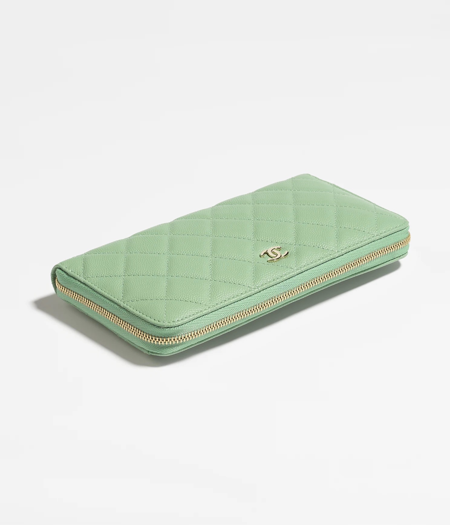 CHANEL 經典拉鏈長銀包 $9,400