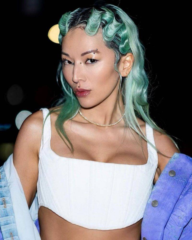 今年40歲的Tina出生於香港,2歲便隨家人移居美國,11歲回流香港讀書。