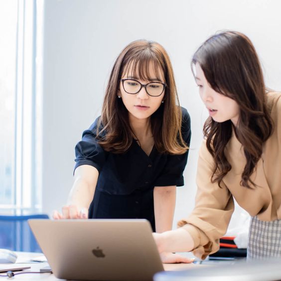 同事之間關係再好,也只是維持在某種程度上,有些事還是不說為妙。