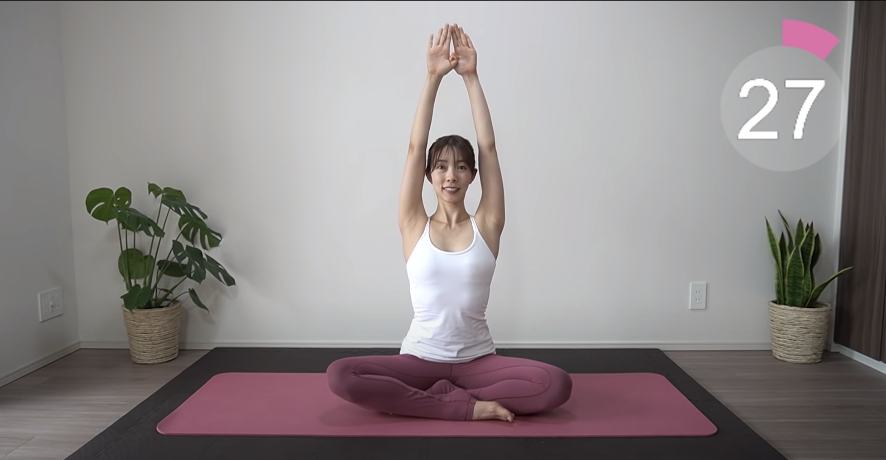 美頸操動作1:向上拉伸