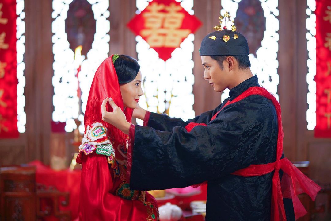 何廣沛與朱晨麗超合襯