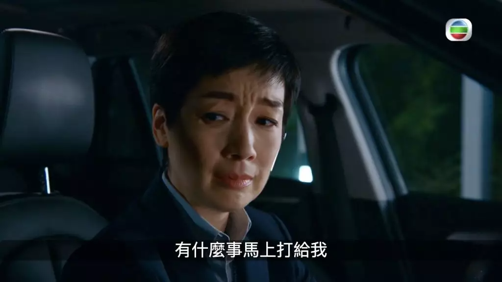 江美儀這刻雖神情哀傷,但仍專業地強忍淚水,控制自己情緒並以強悍語調回應上司。