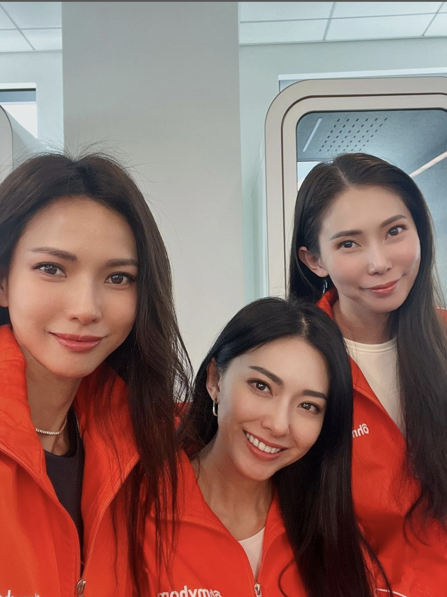 姐姐黃婉君(Rosanne)亦有親身到場支持