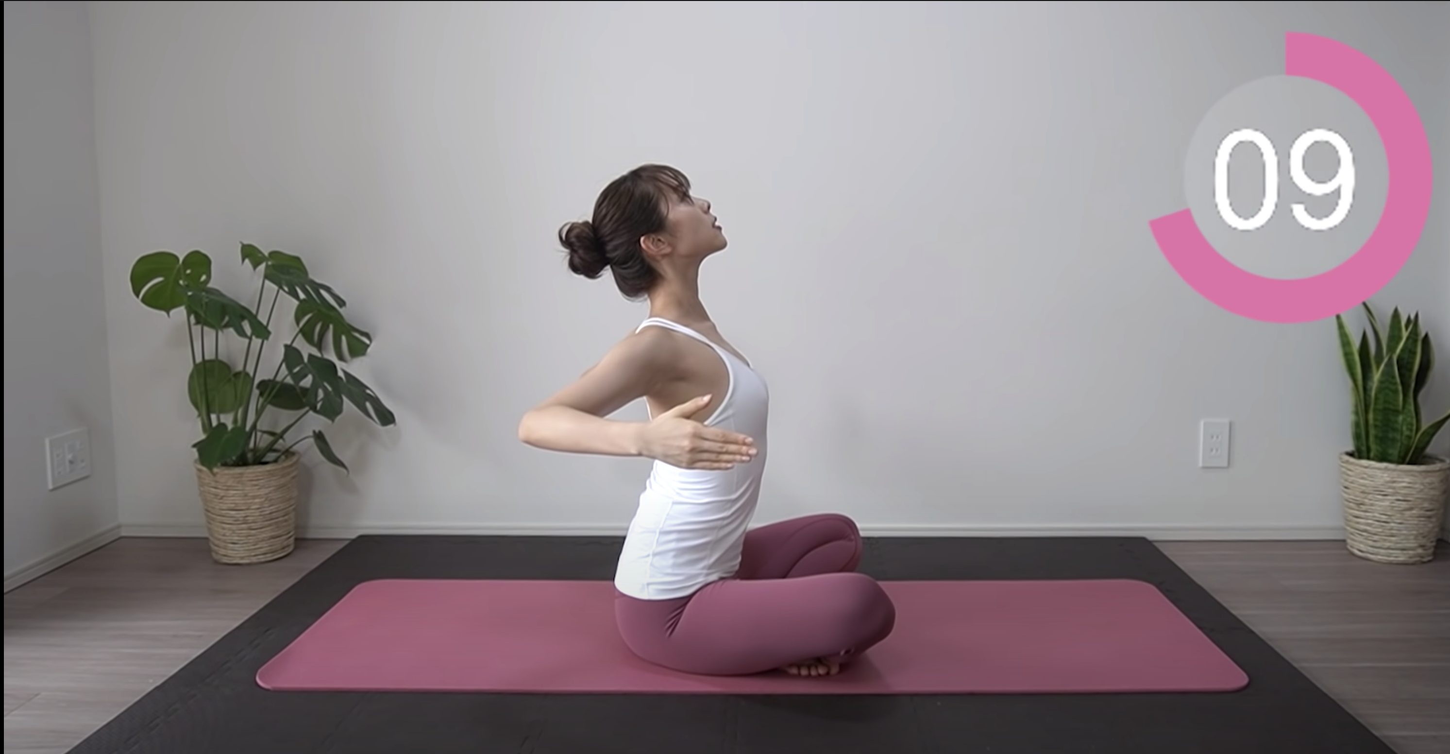 美頸操動作3:展開胸口