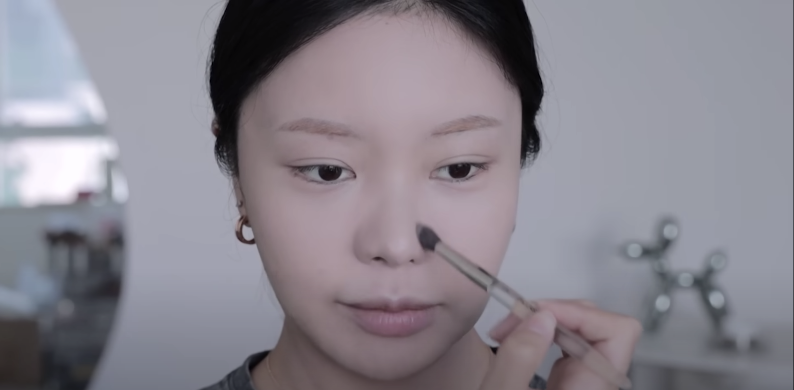 鼻、腮及眼底位置上陰影