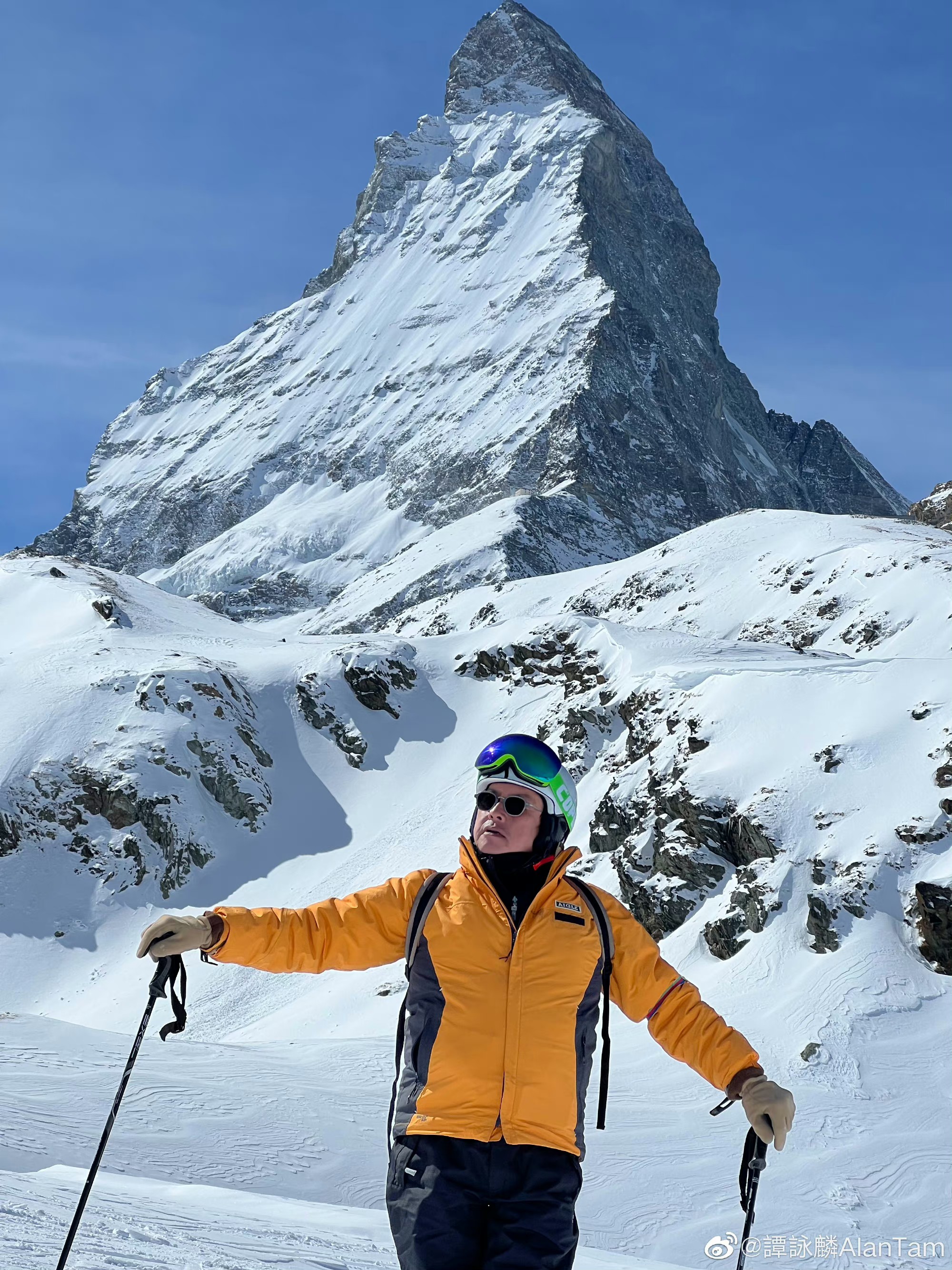 現年72歲高齡的譚詠麟和陳百祥大膽挑戰高山。