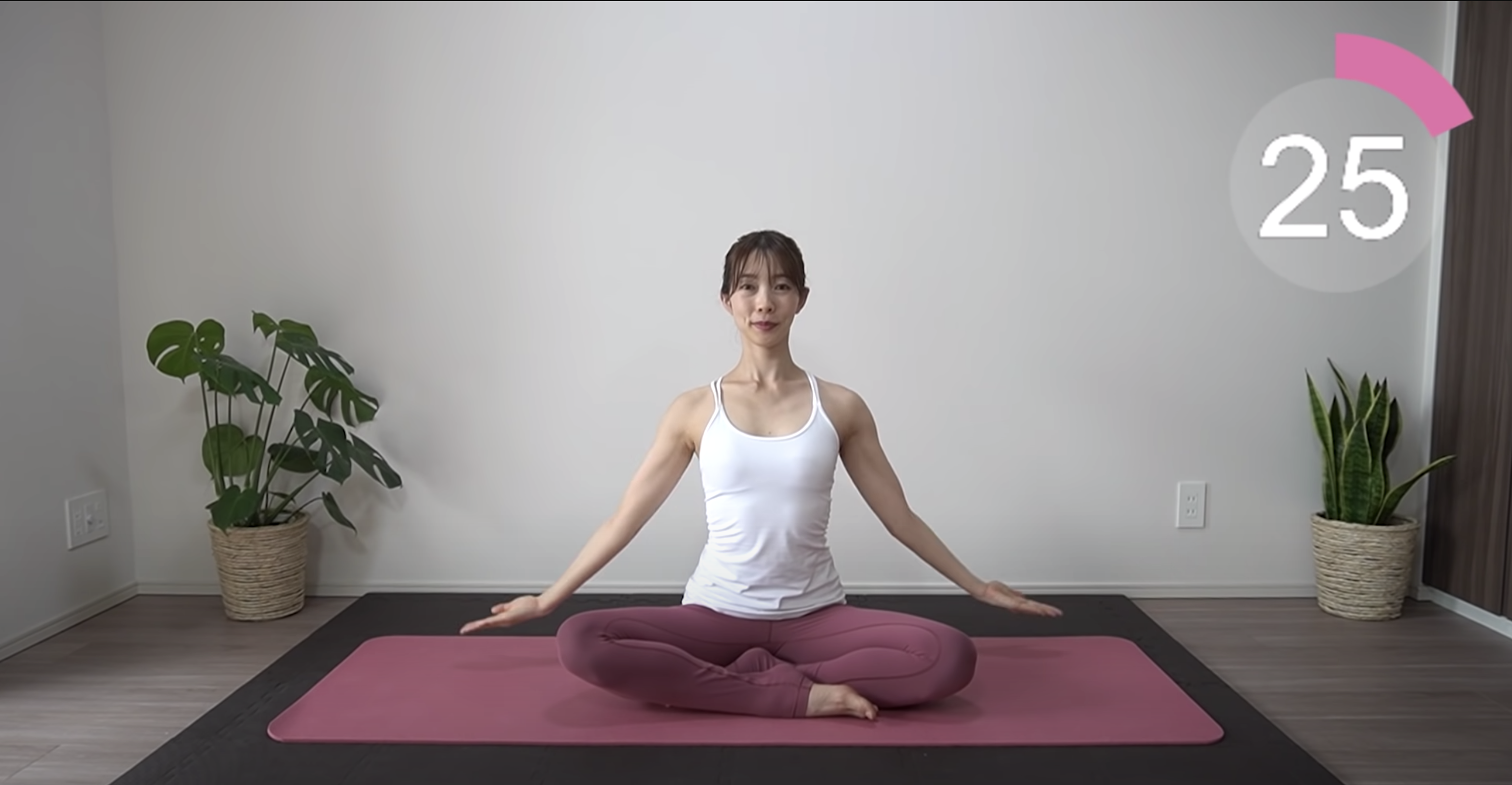 美頸操動作1:伸展後手向下放鬆