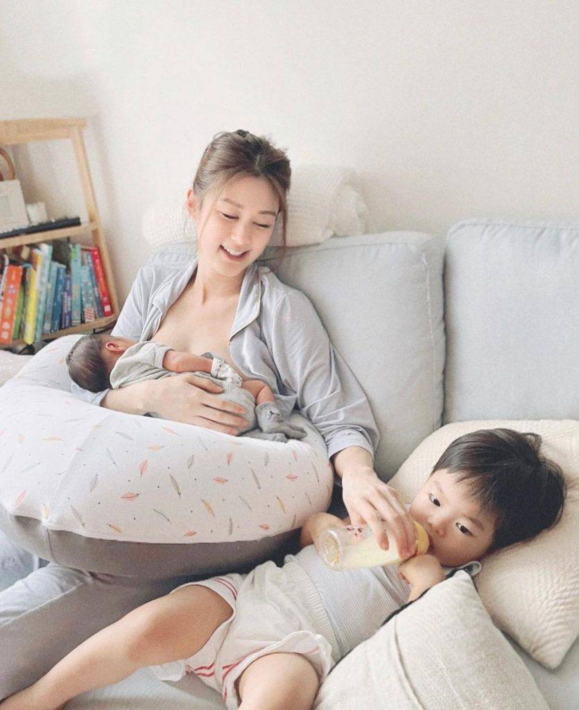 媽媽因哺乳關係而將所有時間、精神都投放於BB身上,不但造成孩子與父親的疏離,亦造成自己跟老公的疏離。