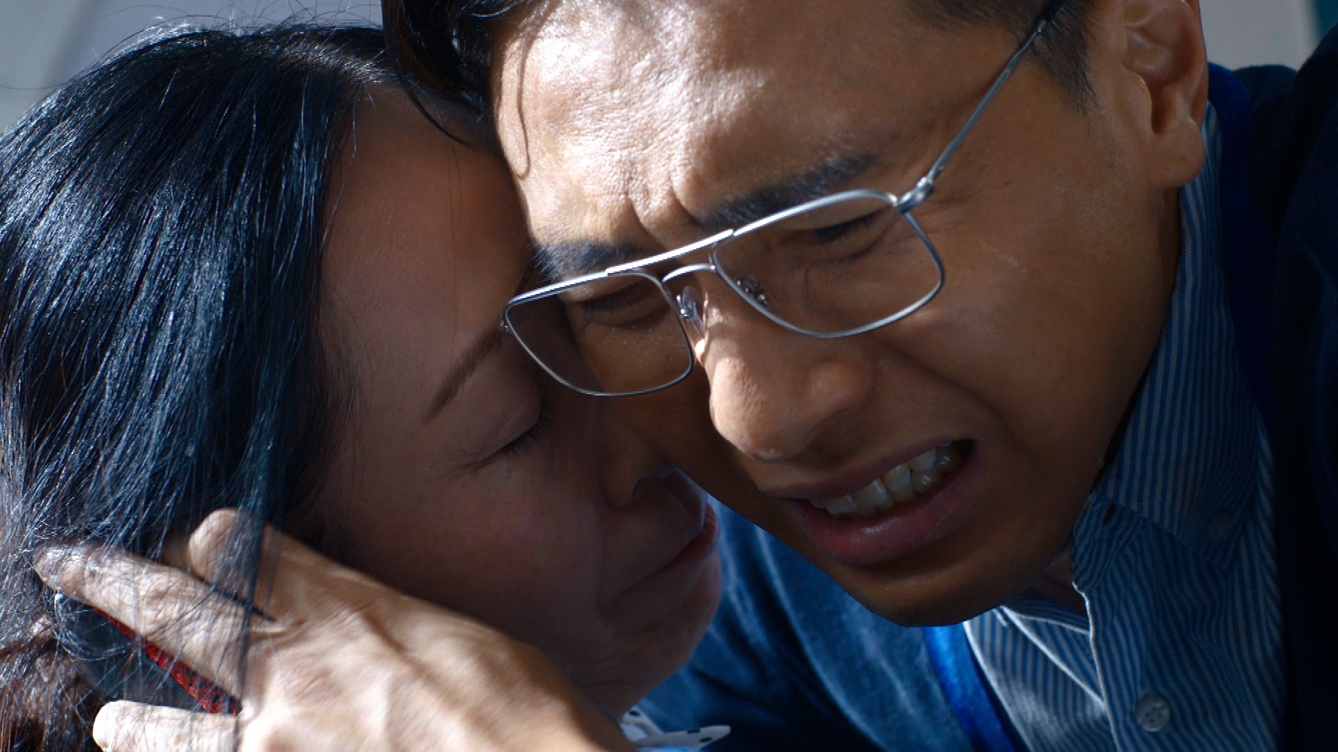 沈教授在家對著空氣自言自語