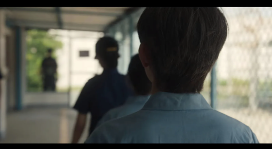 可能在朴母的心目中她是被女兒拖累而入獄，這也間接體現出她對女兒的教育。