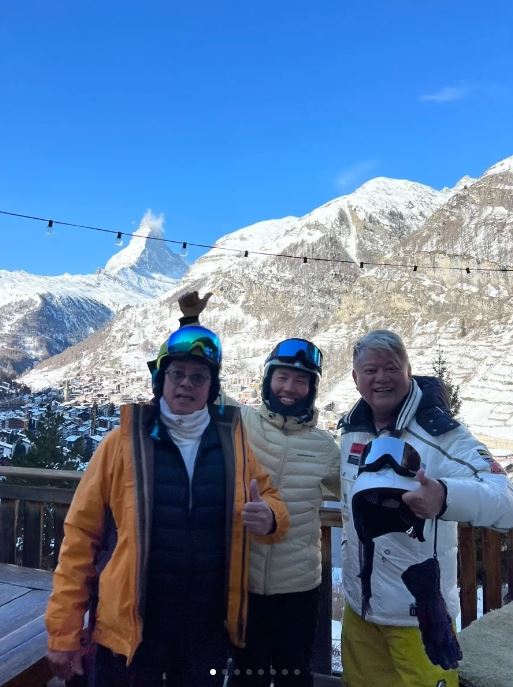 此外，亦有定居於瑞士的華人網民於社交平台分享合照。