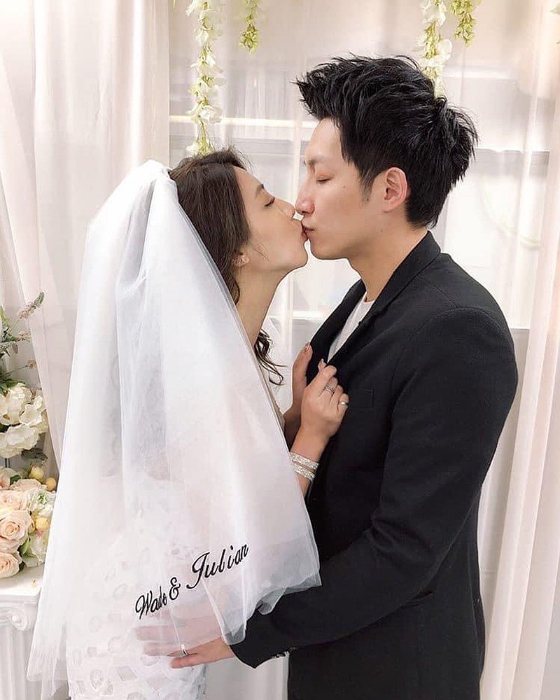 在柔軟輕透的薄紗上，繡上你同另一半的名字絕對有心思又甜蜜！