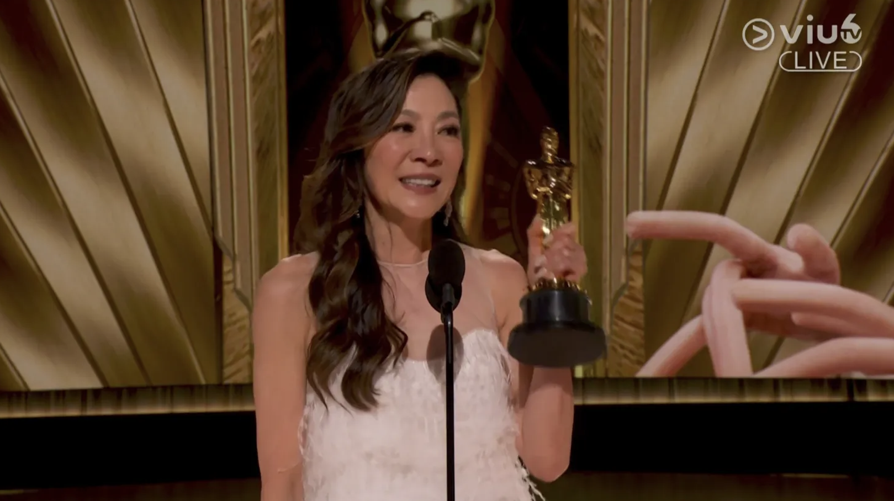 楊紫瓊勇奪2023奧斯卡影后