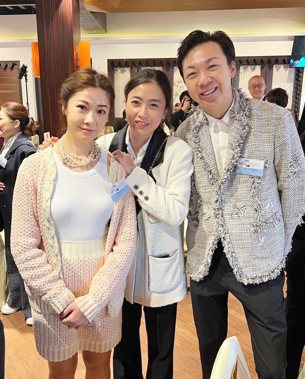 身旁站著比她年輕6年的甘比也看不到年齡差