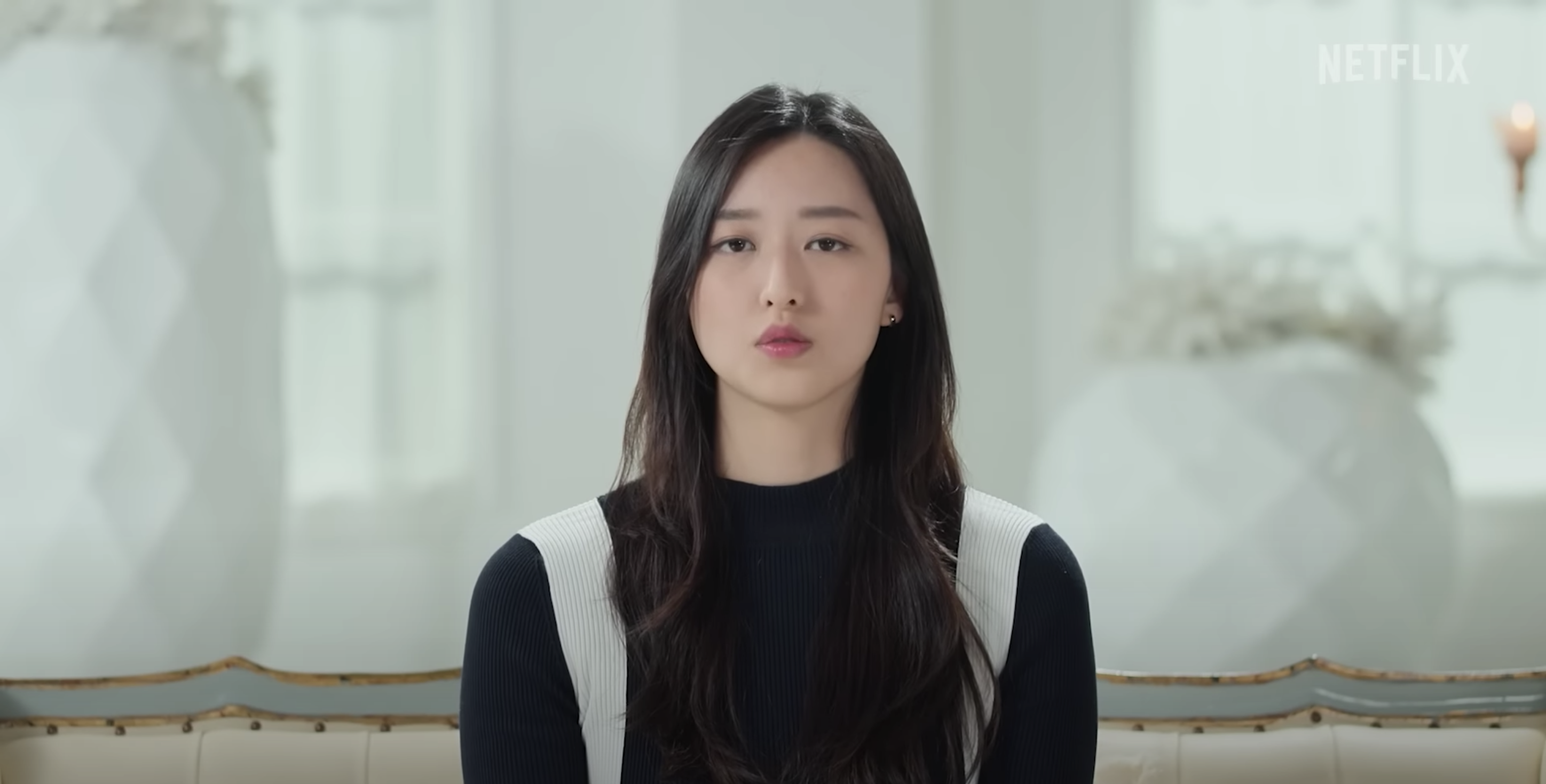其中一名受害人葉萱(Maple Yip),韓文名為鄭秀晶,是方力申現任女友。
