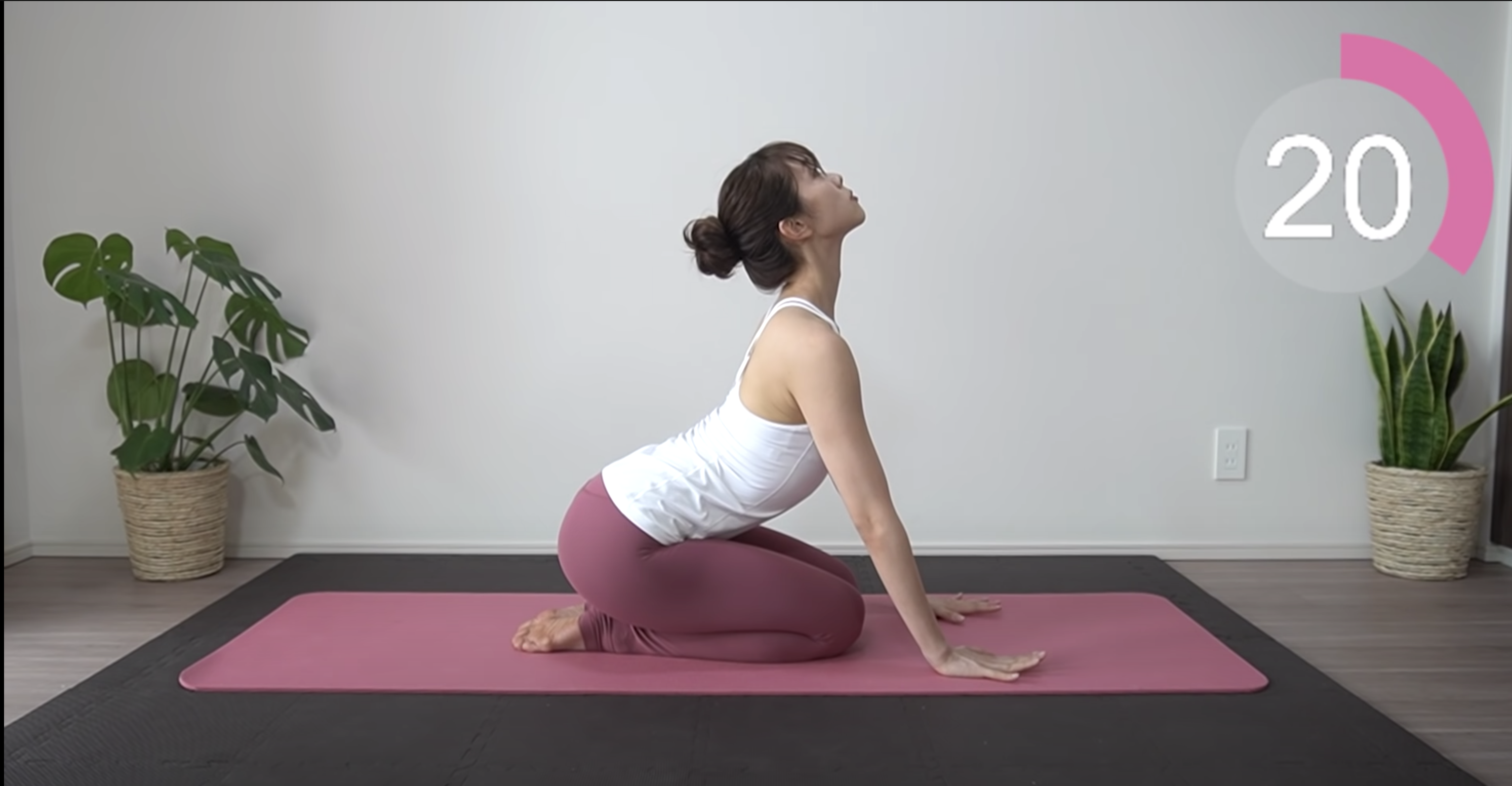 美頸操動作4:跪坐牛式