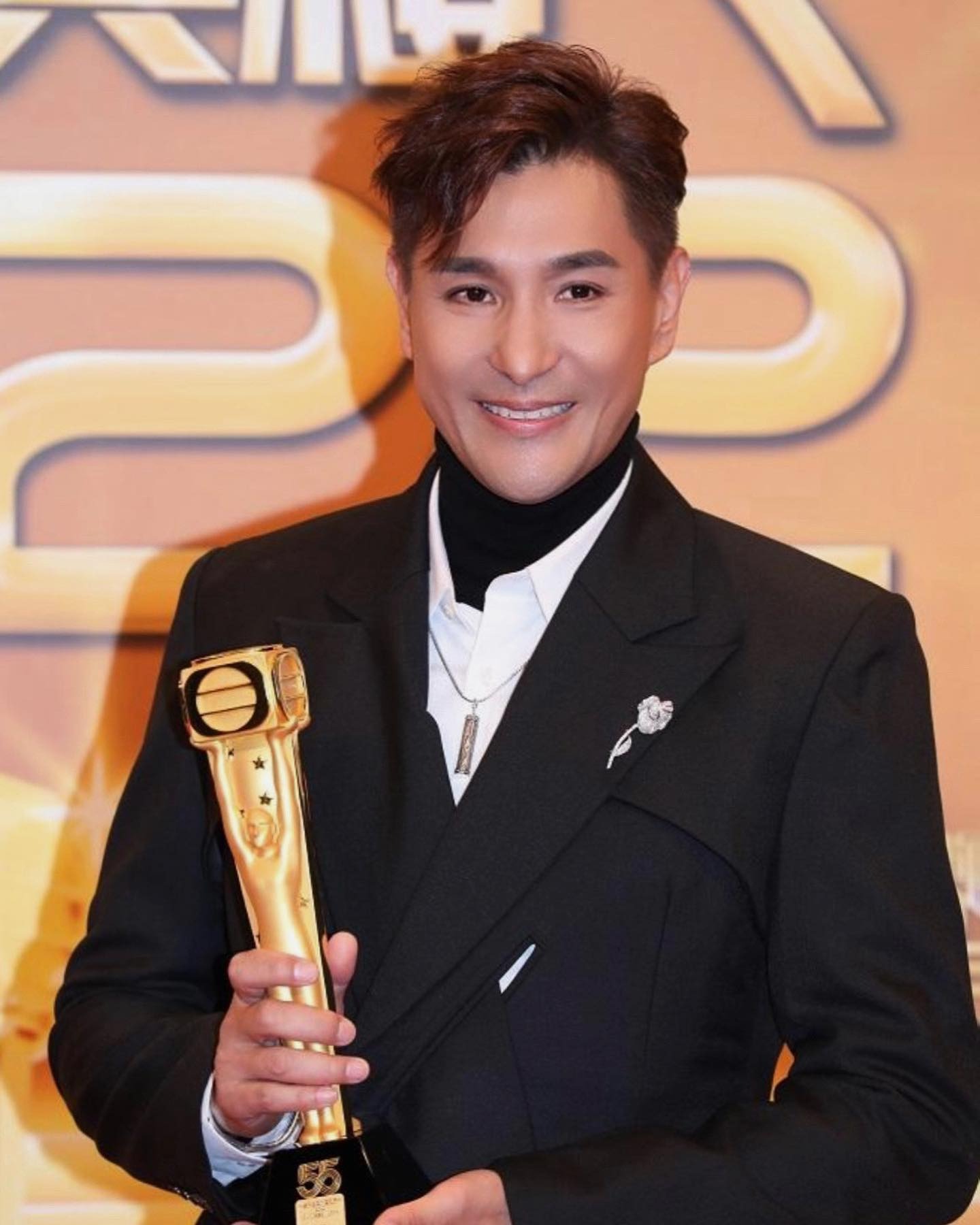 陳展鵬憑著《城寨英雄》的拳佬勇奪視帝