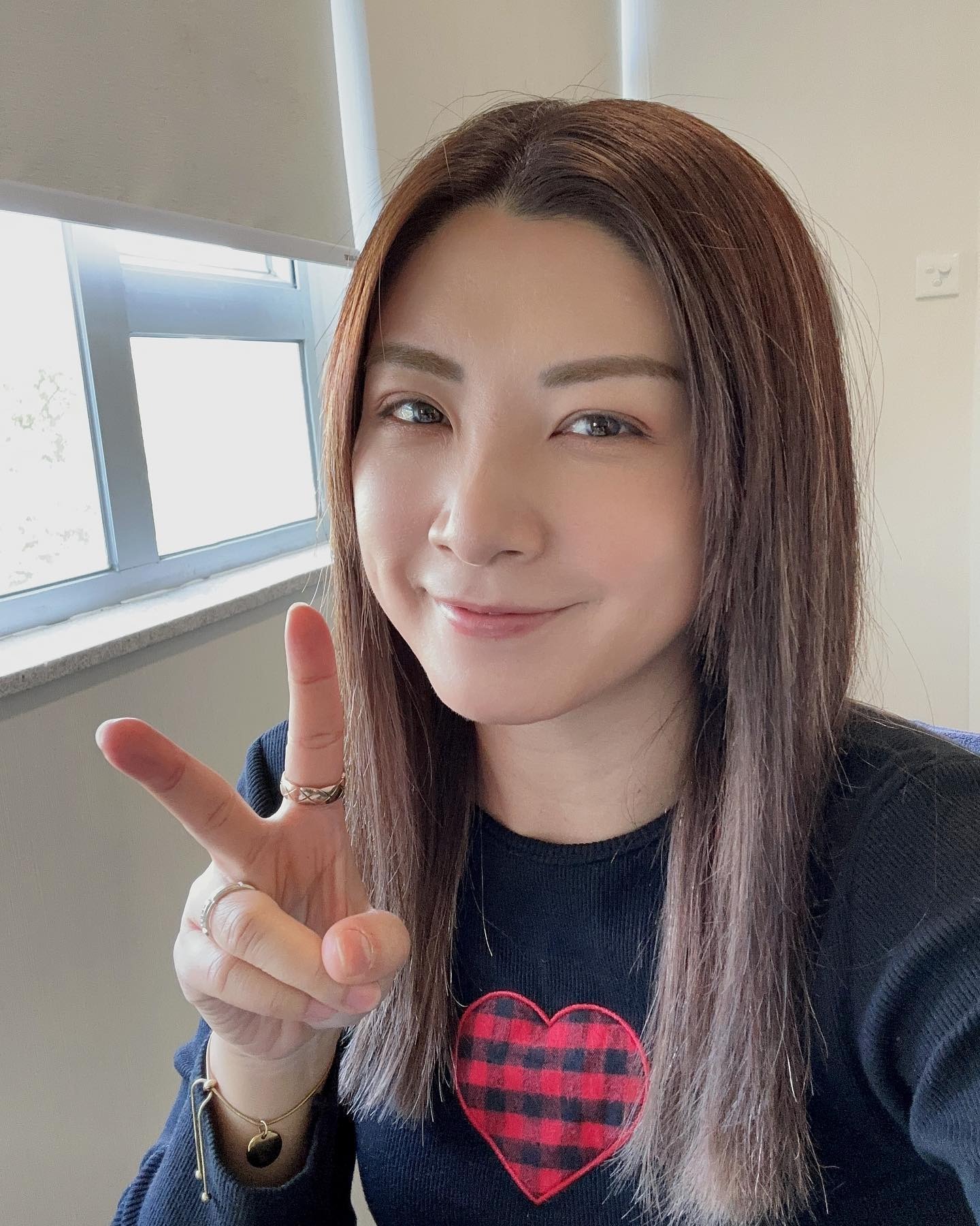 TVB新聞部早年盛產不少美女新聞主播,當中被稱新聞之花的張文采在2019年離巢後鮮有在幕前亮相。