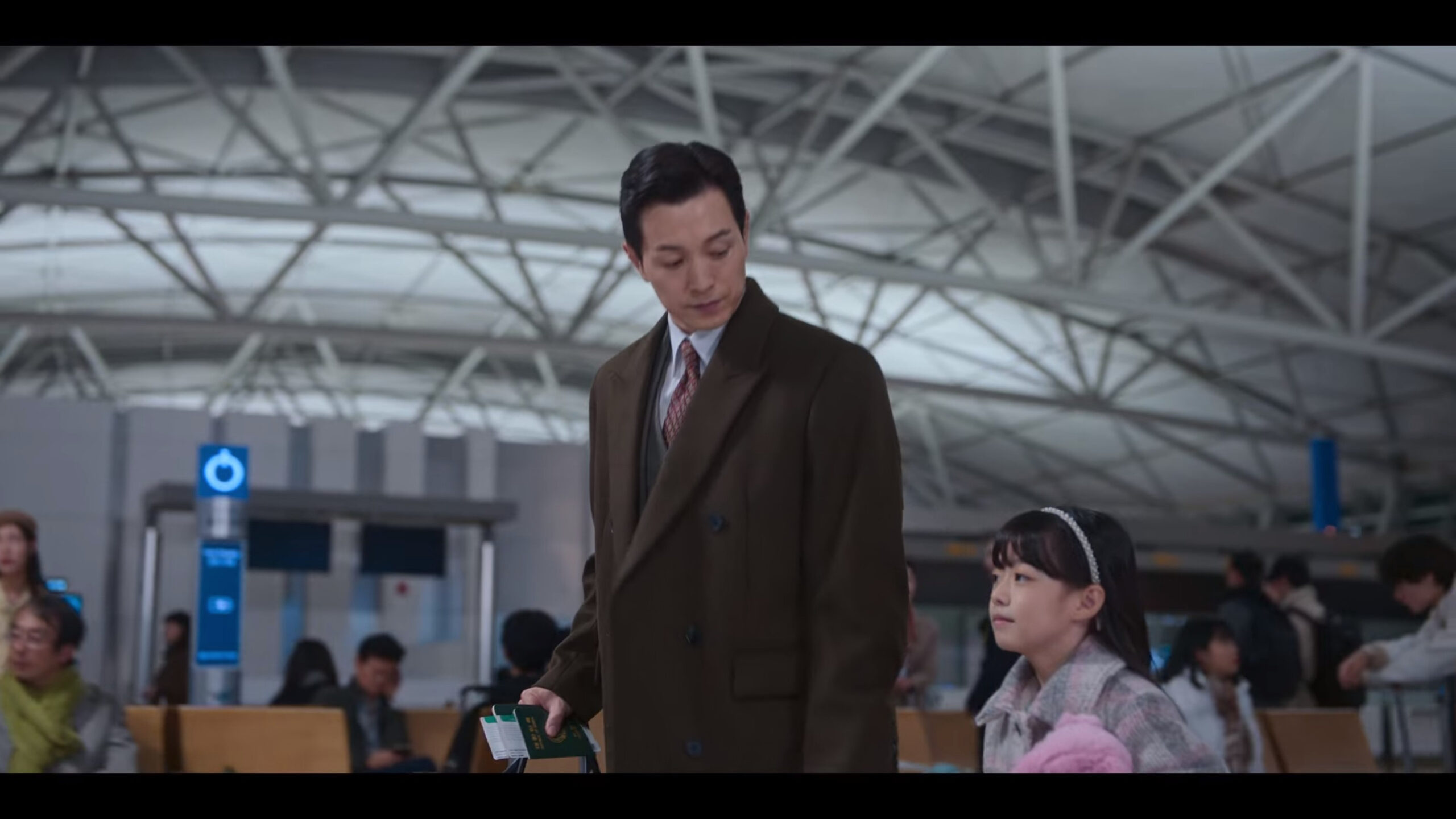 河度領最後帶女兒睿帥移居英國重新生活。