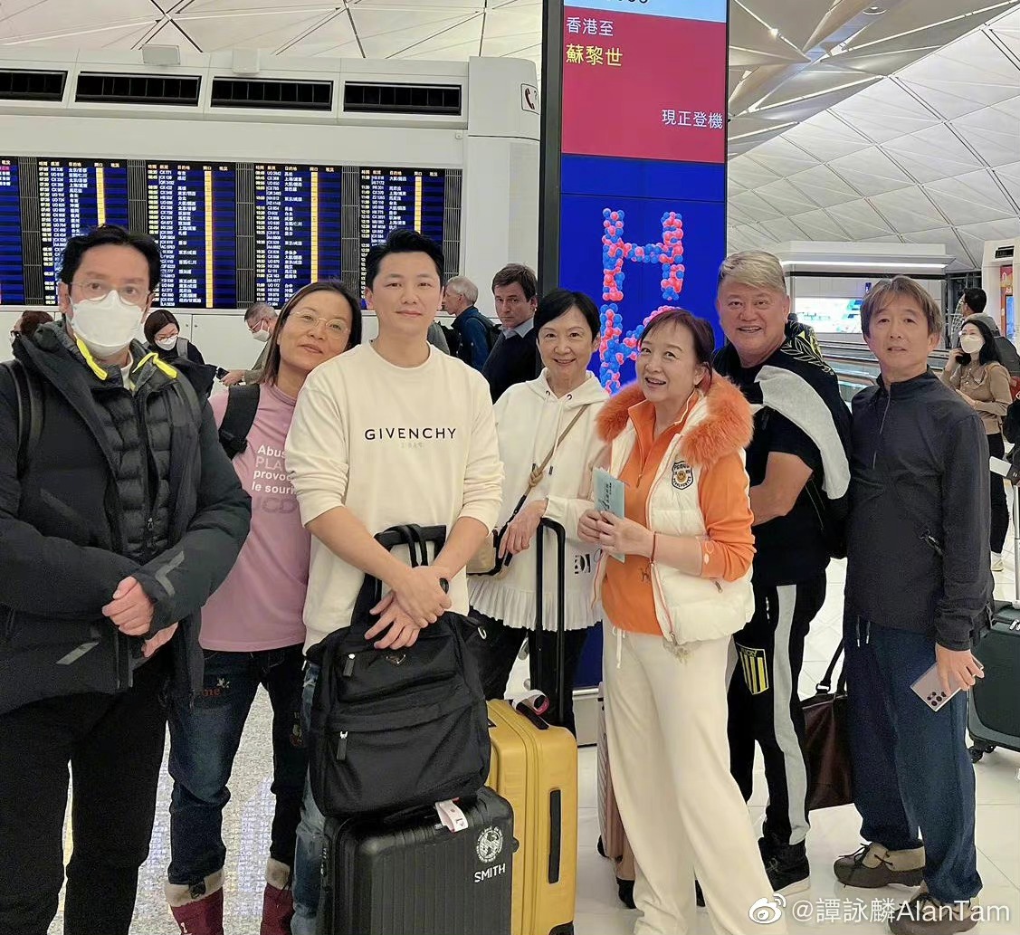 譚詠麟於微博分享了一行人浩浩蕩蕩由香港出發前往瑞士的過程。