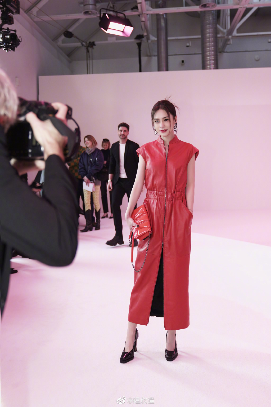 可惜阿嬌唔夠高。