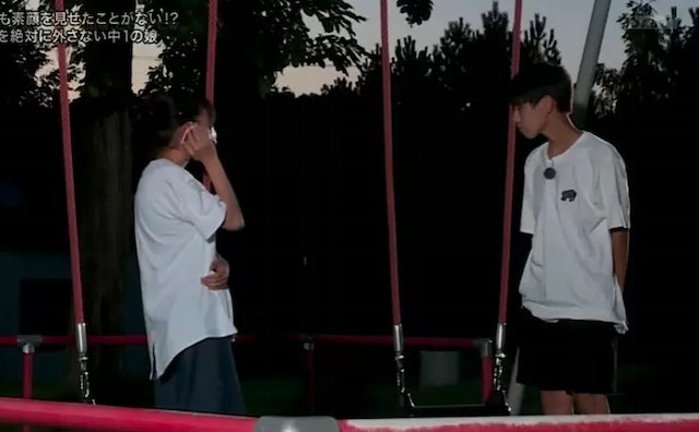 捺月升上中學認識了男朋友,但因兩人平時都是戴著口罩約會,所以一直不知對方真實長相。