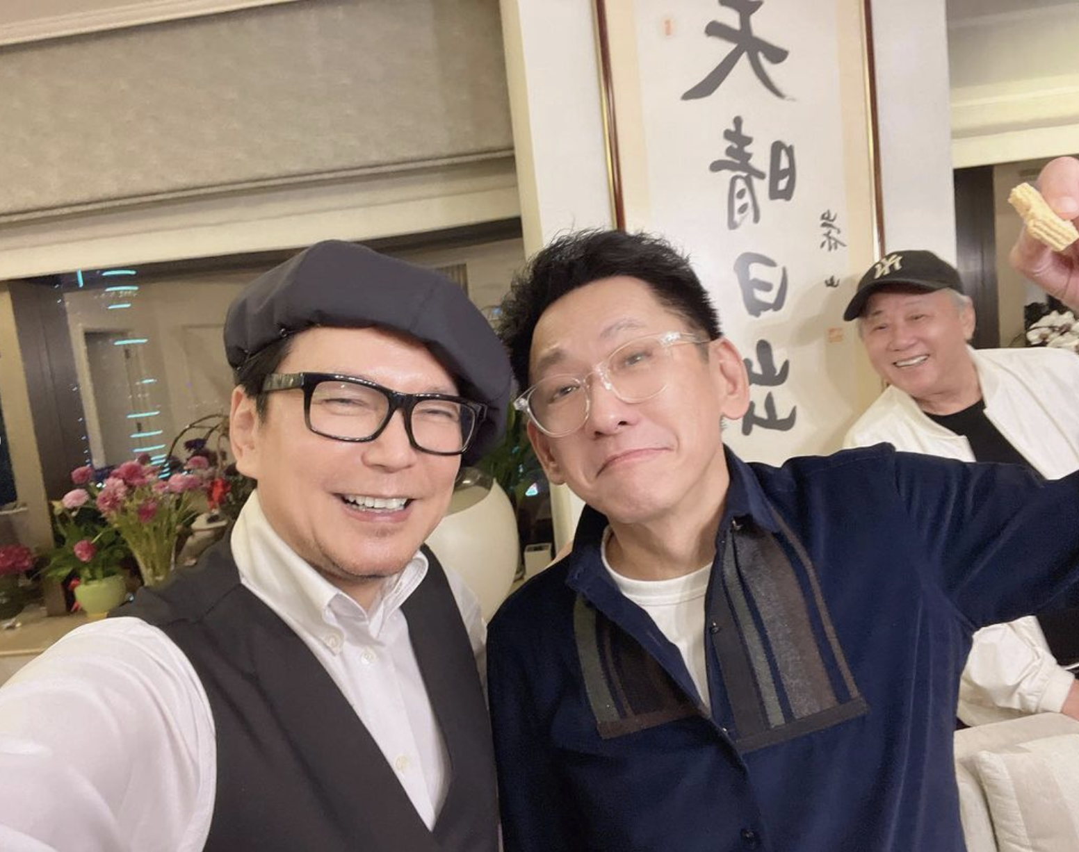 賈思樂在社交平台上分享了生日聚會上的合照